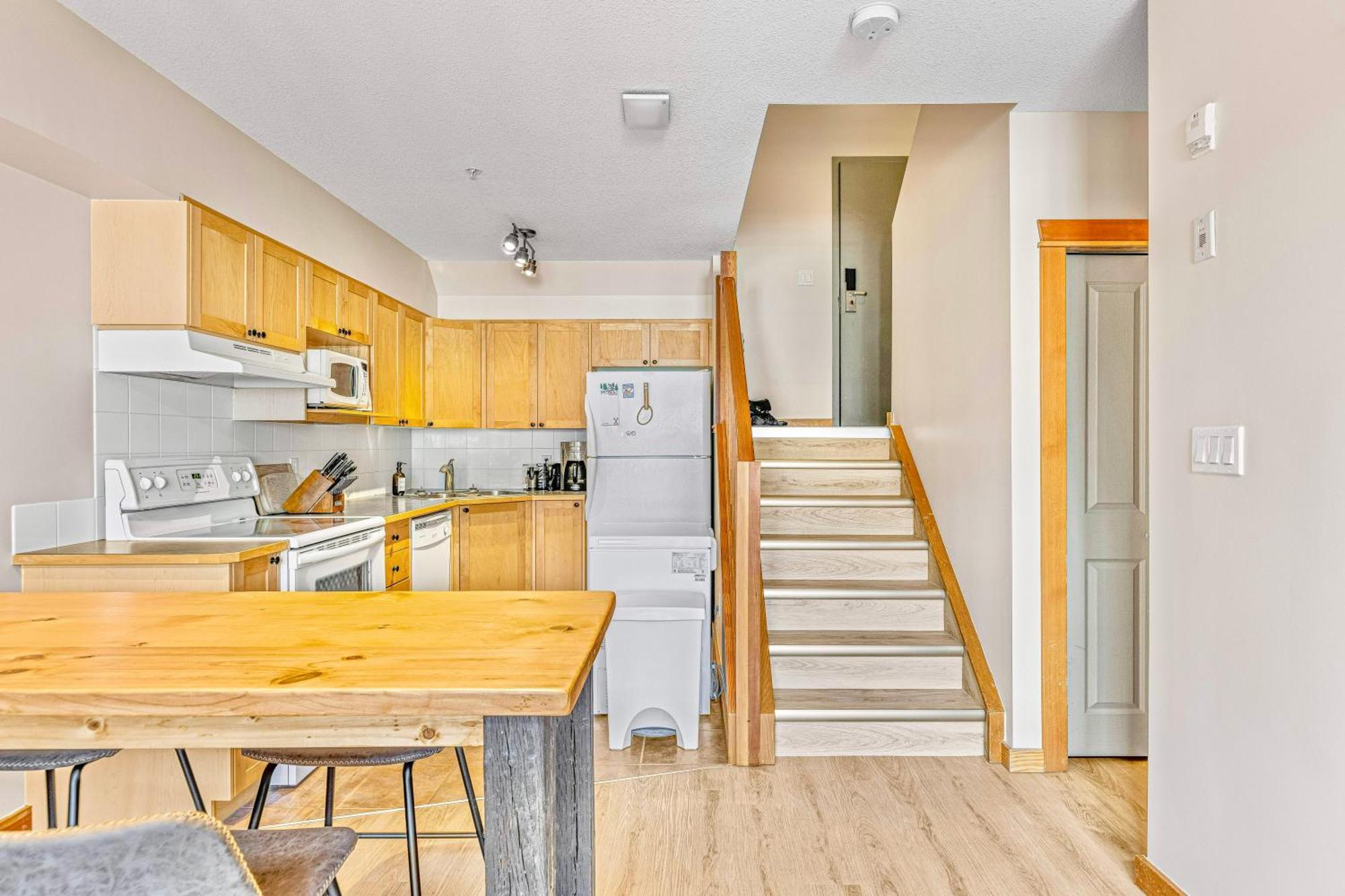 Canmore Mountain View Loft Apartment Heated Outdoor Pool Exterior foto