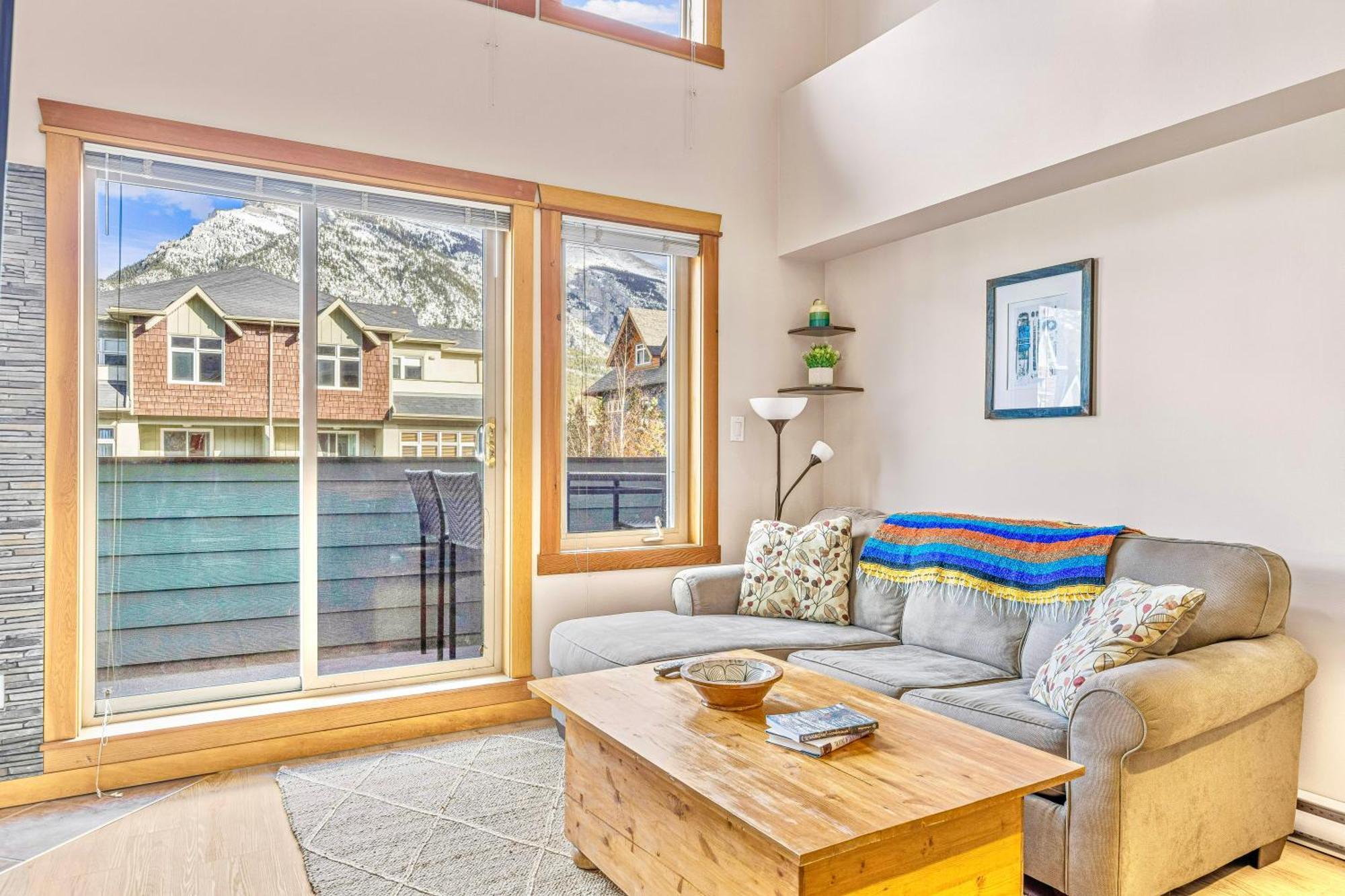Canmore Mountain View Loft Apartment Heated Outdoor Pool Exterior foto