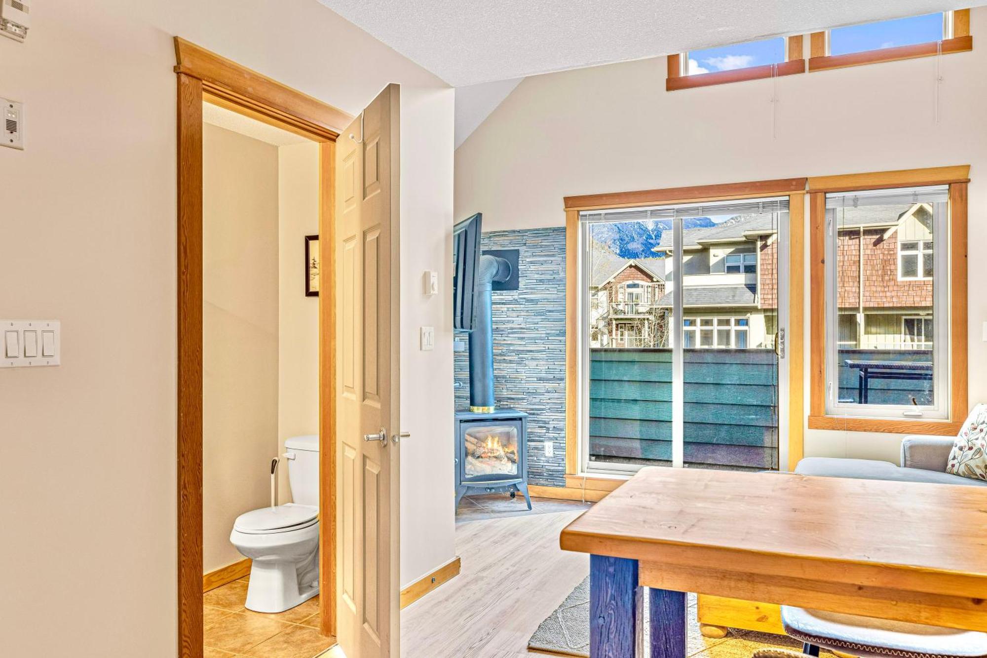 Canmore Mountain View Loft Apartment Heated Outdoor Pool Exterior foto