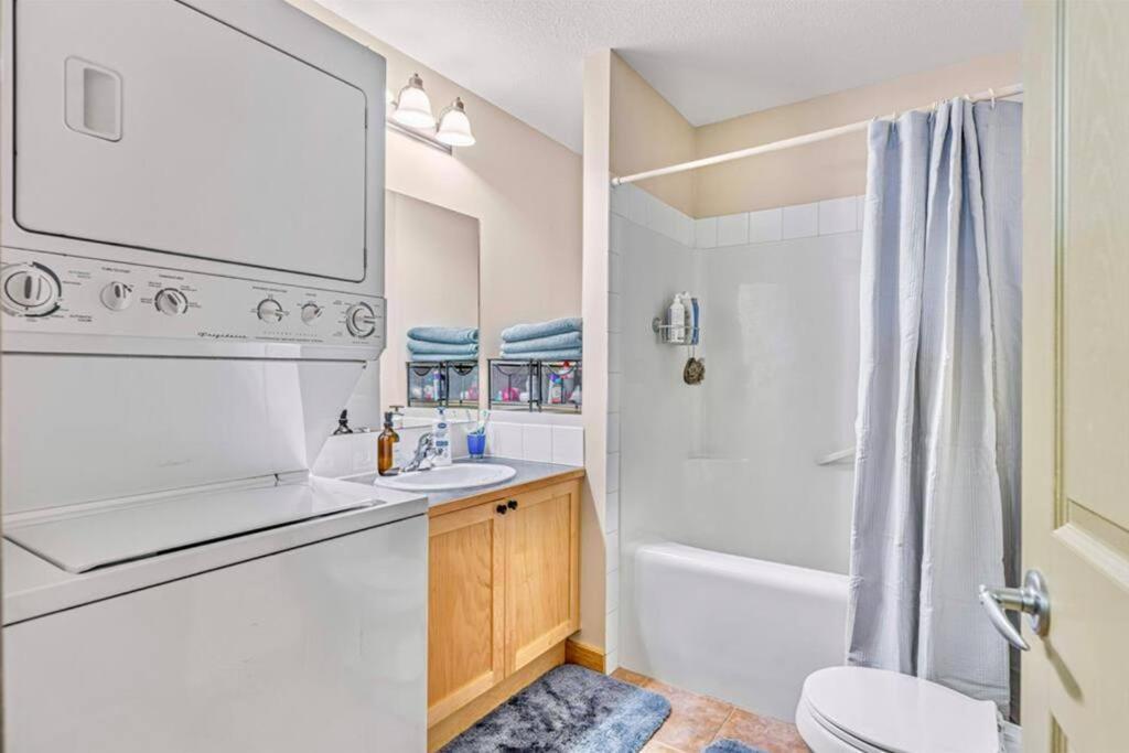 Canmore Mountain View Loft Apartment Heated Outdoor Pool Exterior foto